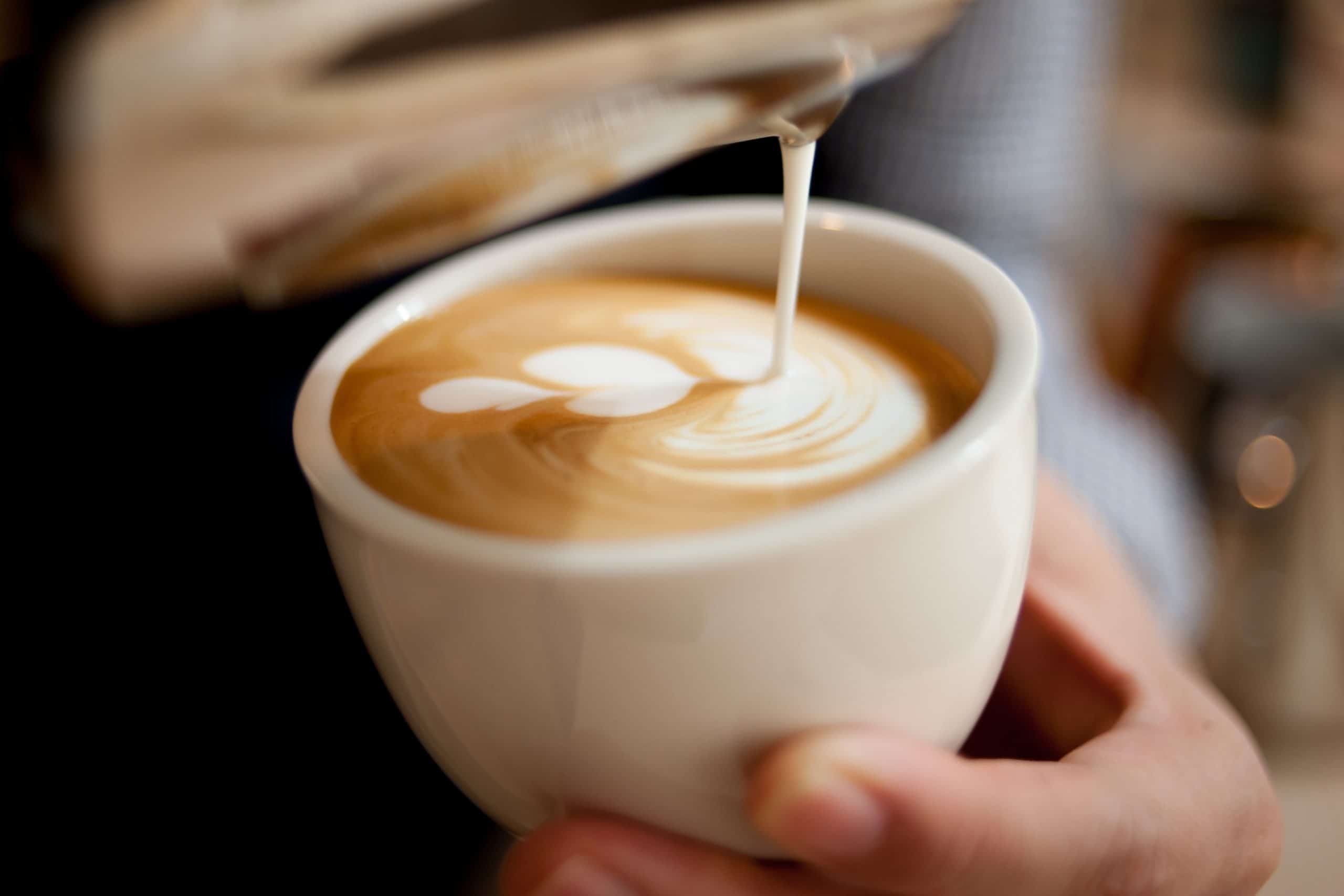 W czym najlepiej serwować kawę?