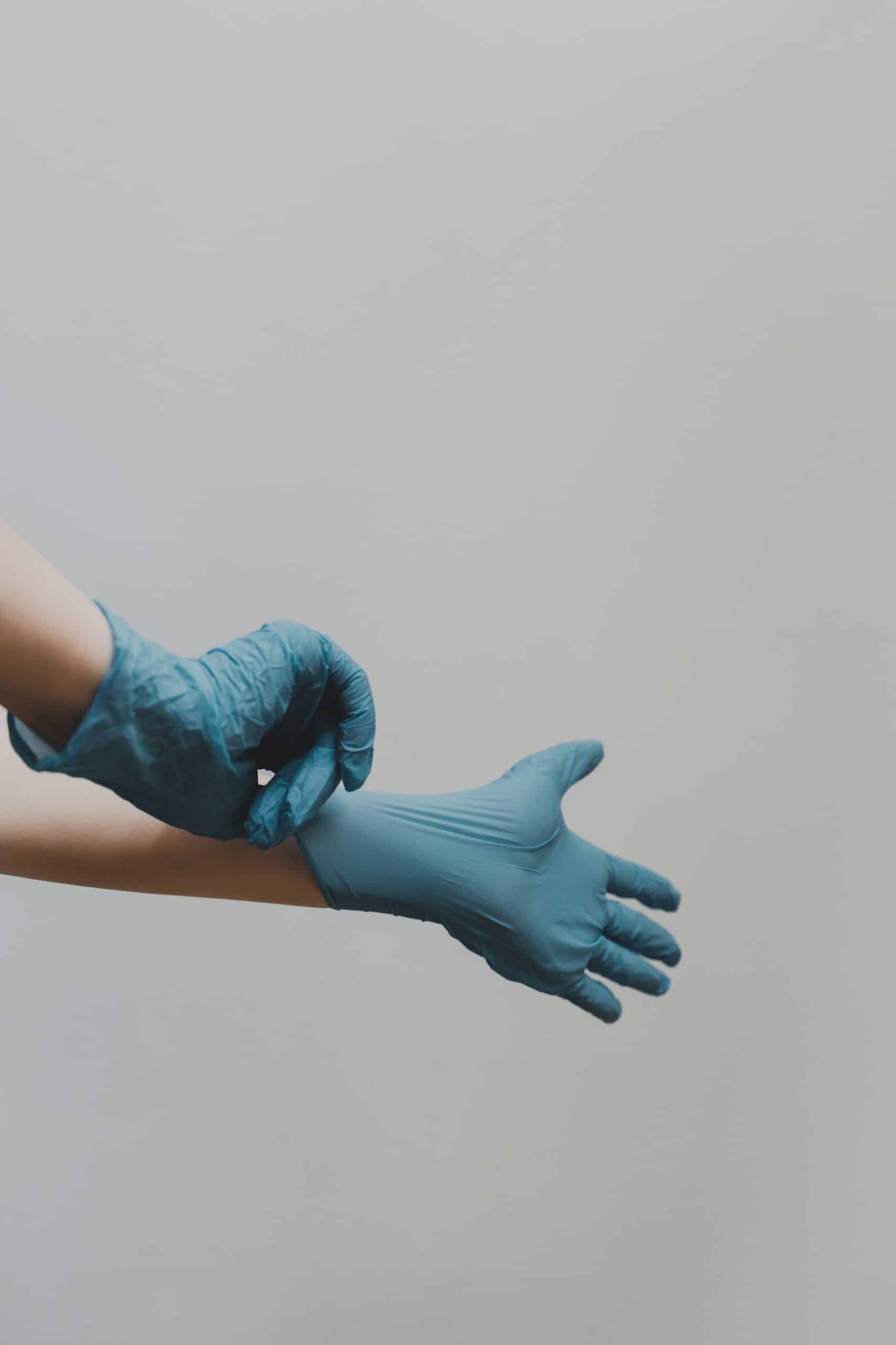 Jak wybrać odpowiedni rodzaj rękawiczek jednorazowych?
